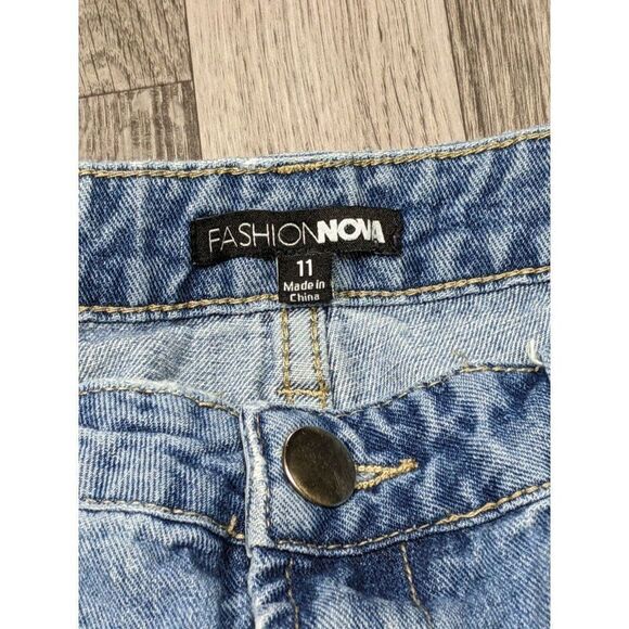 (3/$35) Fashion Nova Size 11 Pockets Distressed Fringe Hem Cotton Cropped Jeans - Picture 4 of 11